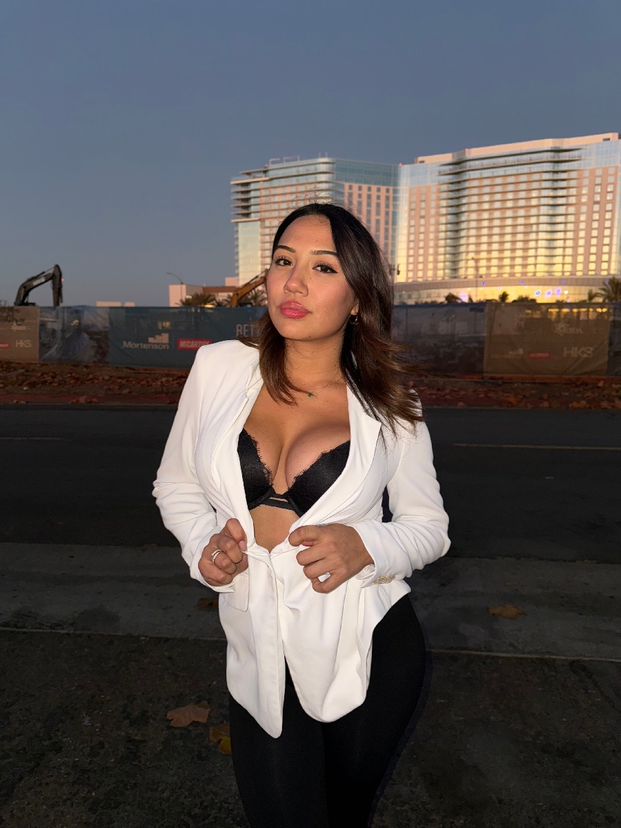 Take a pause and enjoy Ali Cruz — streaming from Guayaquil