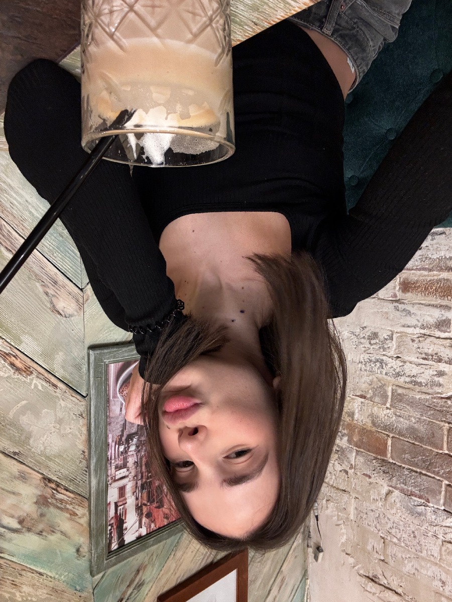 Fresh photos, fresh mood — Tina online in Guayaquil